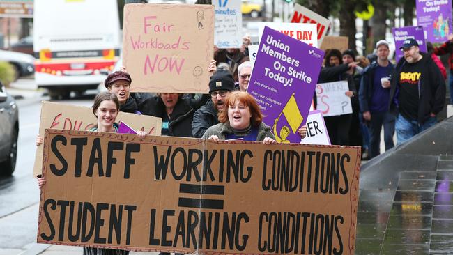 Deakin union members protested at the Waterfront campus amid a 24-hour strike – the first time in 10 years Deakin workers have elected to go on strike. Picture: Alan Barber