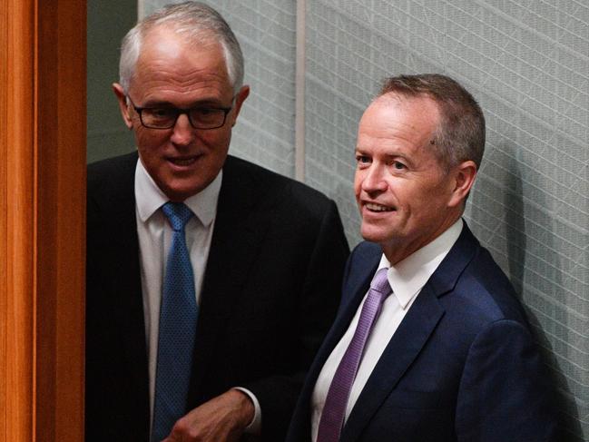 Prime Minister Malcolm Turnbull and Leader of the Opposition Bill Shorten before the vote on the Marriage Amendment Bill in the House of Representatives at Parliament House in Canberra, Thursday, December 7, 2017. (AAP Image/Mick Tsikas) NO ARCHIVING