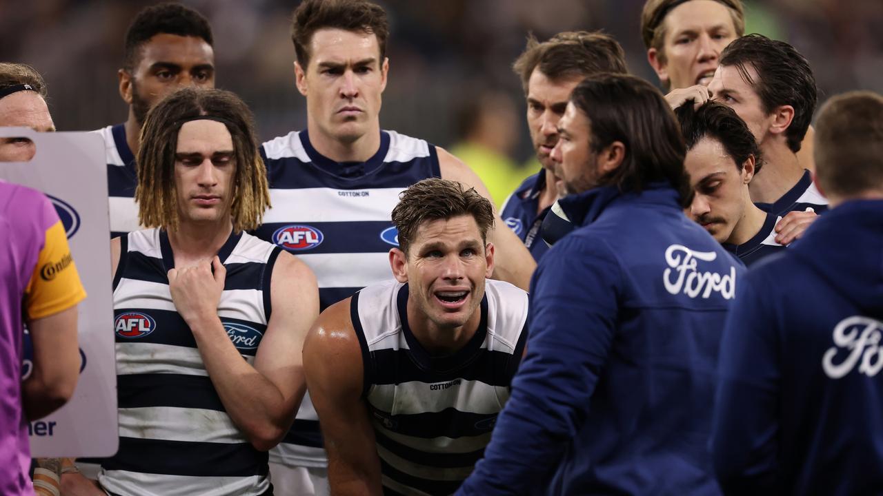 Chris Scott addresses Cats players during their preliminary final loss to Melbourne in 2021.