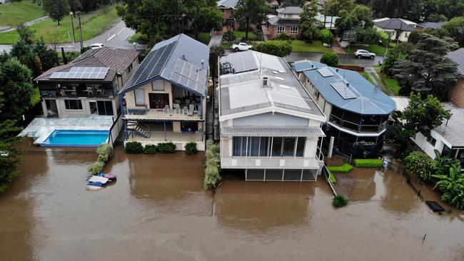 Homes along Bellevue Rd in Regentville under threat from rising flood waters. Picture: Toby Zerna