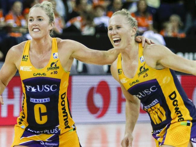 Laura Scherian and Laura Langman celebrate Lightning’s Super Netball Grand Final win.