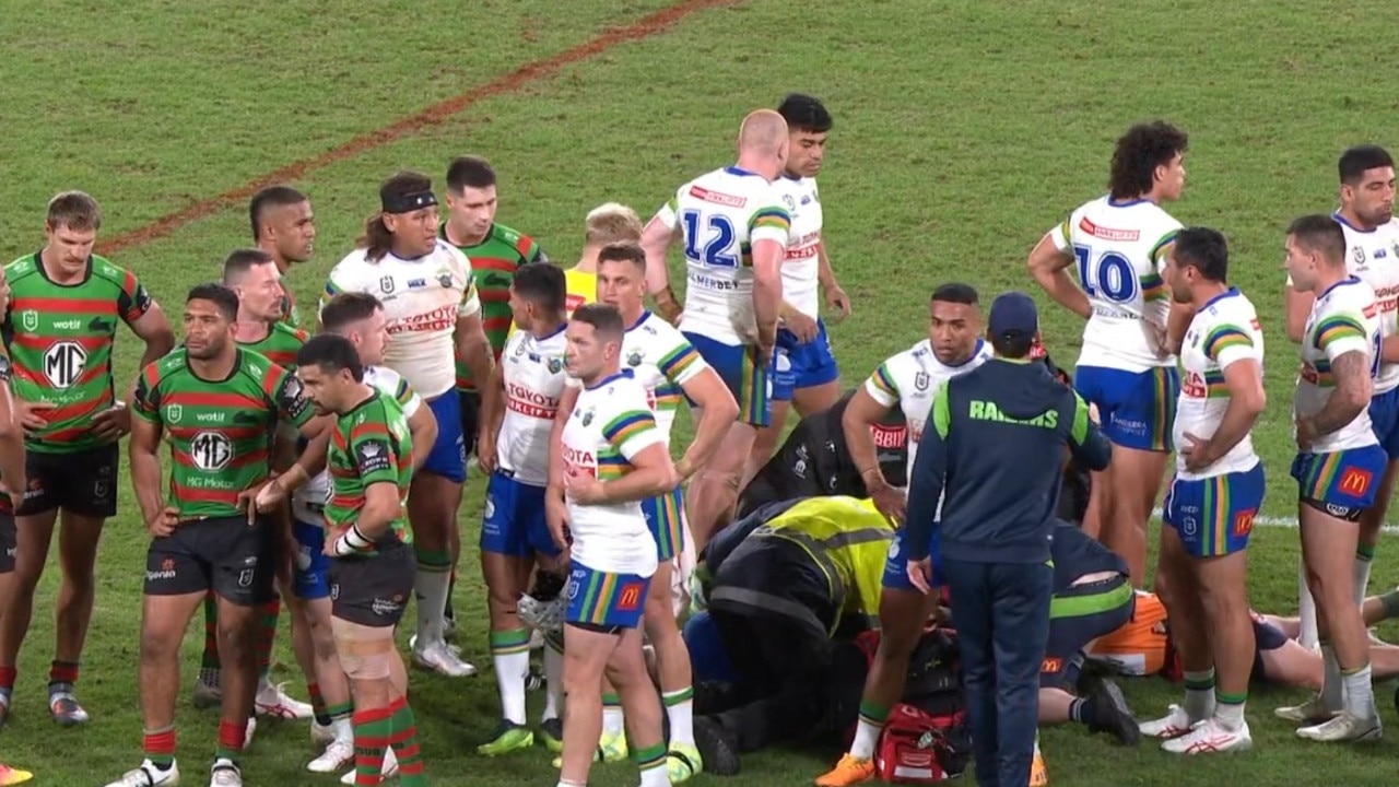 The players formed a shield around Harawira-Naera. Photo: Fox Sports