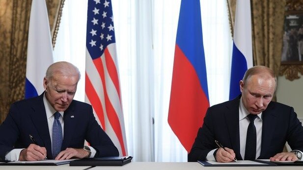 Fake AI images of Joe Biden and Vladimir Putin at a peace summit. Picture: Twitter.