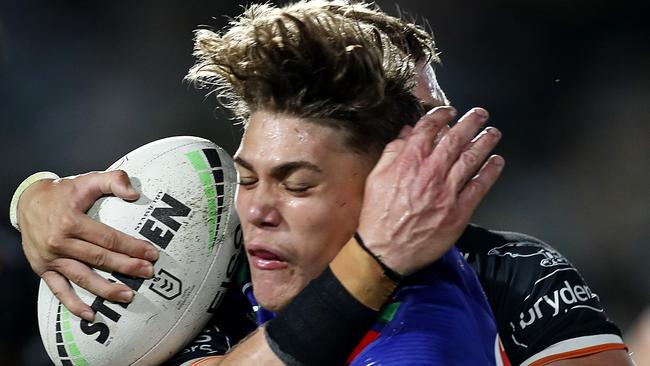 GOSFORD, AUSTRALIA - MAY 21: Reece Walsh of the Warriors is tackled during the round 11 NRL match between the New Zealand Warriors and the Wests Tigers at Central Coast Stadium on May 21, 2021, in Gosford, Australia. (Photo by Mark Metcalfe/Getty Images)