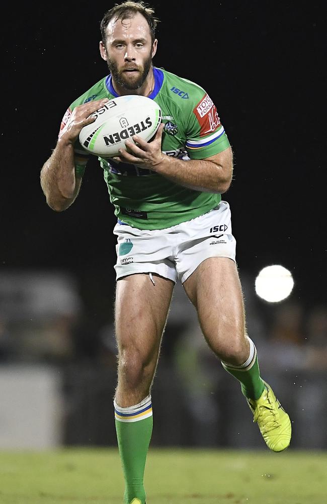 <p>MACKAY, AUSTRALIA - AUGUST 27: Matt Frawley of the Raiders runs the ball during the round 24 NRL match between the New Zealand Warriors and the Canberra Raiders at BB Print Stadium, on August 27, 2021, in Mackay, Australia. (Photo by Ian Hitchcock/Getty Images)</p>