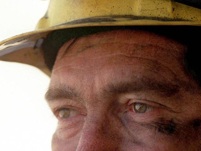 Coalminer Phil Wheatley 15 dec 1998 Generic Pic- Suzanna/Clarke  Newlands Coal Mine  qld mining hard hat light protective clothing industry headshot occupations miner