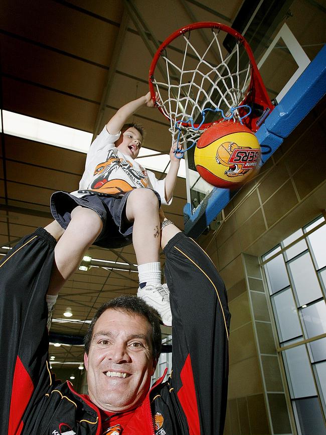 A four-year-old Josh Giddey throwing one down with the help of dad Warrick.