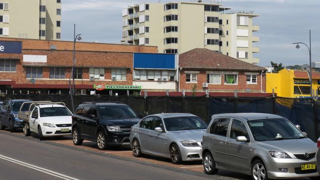 The construction site on the corner of Mann and Donnison streets at Gosford where scaffolding collapsed on cars on August 19, 2020.