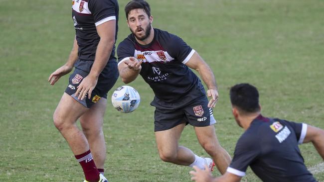 Ben Hunt needs to space to run the game for Queensland. Image: AAP Image/Glenn Hunt