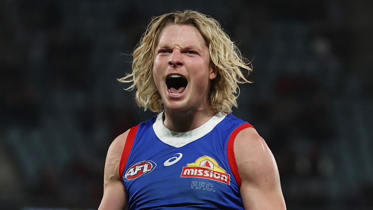 afl-news-2023-western-bulldogs-salary-cap-and-list-analysis-aaron