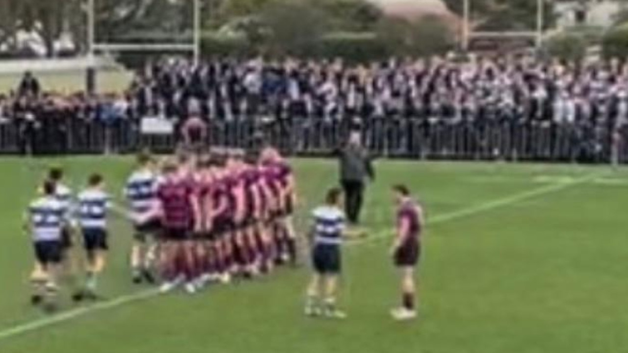 Vidéo de l’acte de poignée de main de rugby du St Ignatius College et du St Joseph’s College