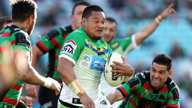 Joseph Leilua makes a break. Picture: Gregg Porteous