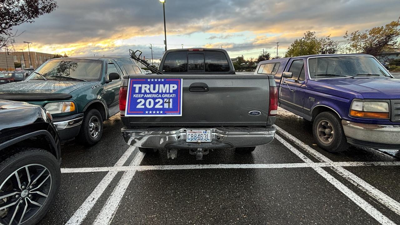 A Trump supporter in the car park of Port Angeles’ Safeway supermarket. Picture: Benedict Brook