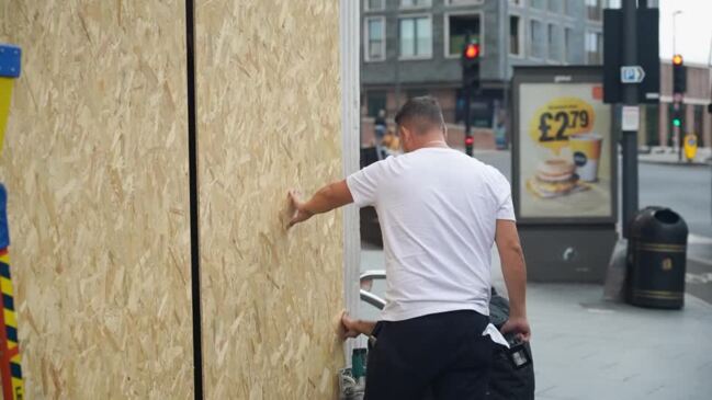 London Shops Board Up Windows In Anticipation Of More Unrest | Daily ...