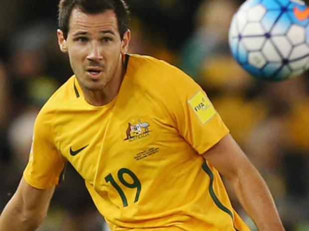 MELBOURNE, AUSTRALIA - OCTOBER 11: Ryan McGowan of the Socceroos looks upfield during the 2018 FIFA World Cup Qualifier match between the Australian Socceroos and Japan at Etihad Stadium on October 11, 2016 in Melbourne, Australia. (Photo by Michael Dodge/Getty Images)