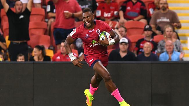 Reds player Eto Nabuli crosses for a first-half try for the Reds.