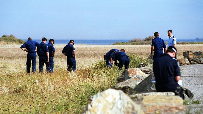 Police at the scene of the fatal shooting in Maslin Beach car park on January 13, 2000. Picture: David Cronin