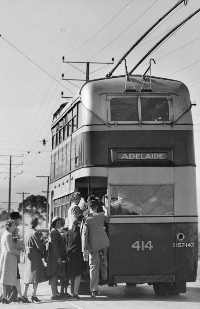 An electric trolley bus on Port Rd in about 1941.