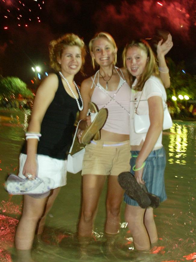 31 Dec 2003 D/i. New Year's Eve at South Bank, Brisbane picDavid/Kelly. Kelly Yates, Jordanna Bruce and Simone Schulz all 14. fireworks
