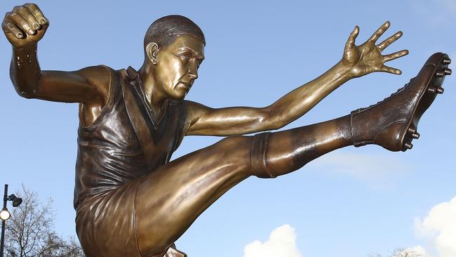 The Ken Farmer Statue was unveiled at the Northern End of Adelaide Oval on Friday. Picture: Sarah Reed