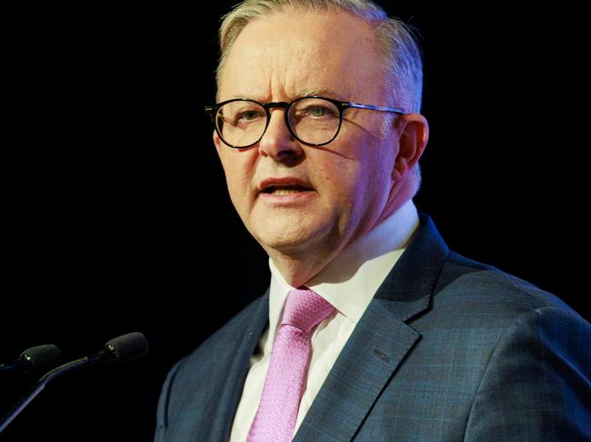 MELBOURNE, AUSTRALIA. NewsWire Photos.  NOVEMBER 2, 2023. Prime minister Anthony Albanese speaks during his keynote address during the Economic & Social Outlook Conference in Melbourne.  Picture: NCA NewsWire /Aaron Francis