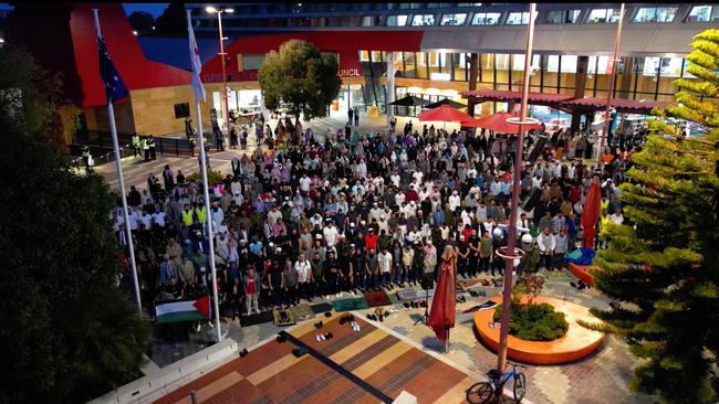 3000 community members turned out to a prayer vigil held in Dandenong last Thursday.