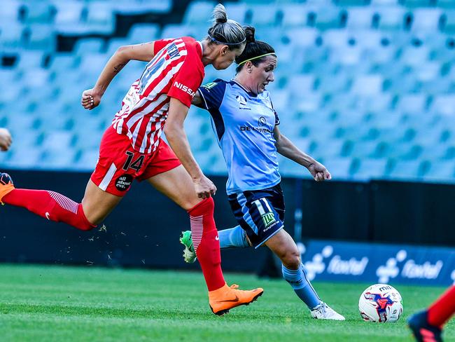 Alanna Kennedy of Melbourne chases Lisa De Vanna of Sydney. Picture: AAP