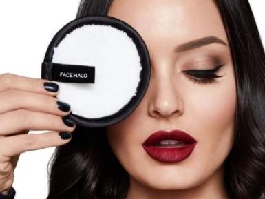 Chloe Morello is the face of the microfibre makeup removing tool.