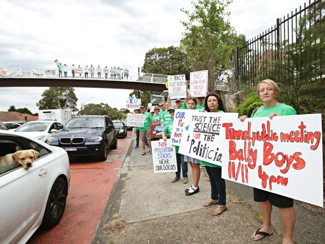 Parents of Balgowlah Boys High School students and neighbours concerned about the negative effects of the Beaches Link Tunnel protested outside the school on Sydney Rd. Picture: Adam Yip.