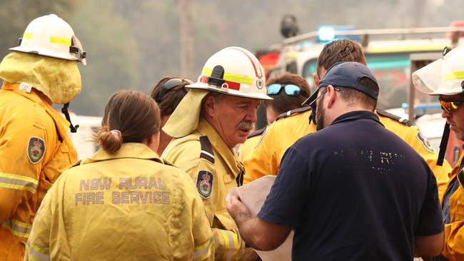 Firefighters battle bushfires in Busbys Flat. Picture: AAP Image/Jason O'Brien