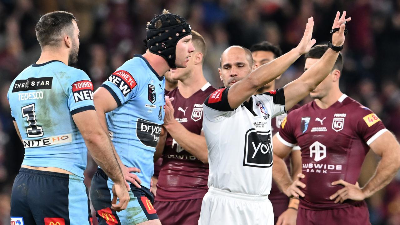 Matt Burton sent to the sin bin by referee Ashley Klein (Photo by Bradley Kanaris/Getty Images)