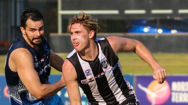 Palmerston Magpies will take on the Darwin Buffaloes at Cazalys Arena. Picture: Celina Whan / AFLNT Media