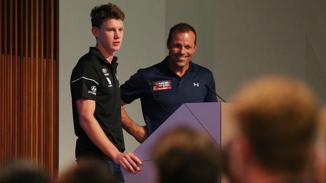 Sam Walsh with AFL Academy coach Brad Johnson at last year’s jumper presentation. Picture: Getty Images