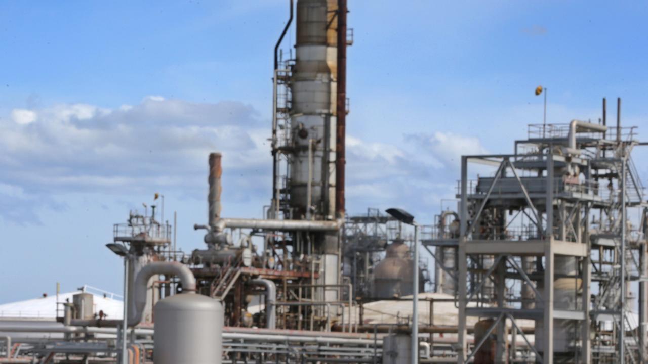 Viva Refinery, Corio: reports of oil leak sparks emergency response ...