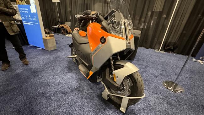 Horwin's Sementi 0 all electric motorcycle.