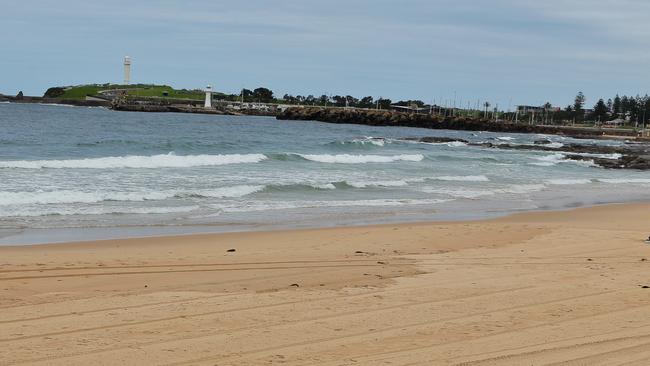 A man has tragically died while completing his Surf Live Saving course North Wollongong Beach.