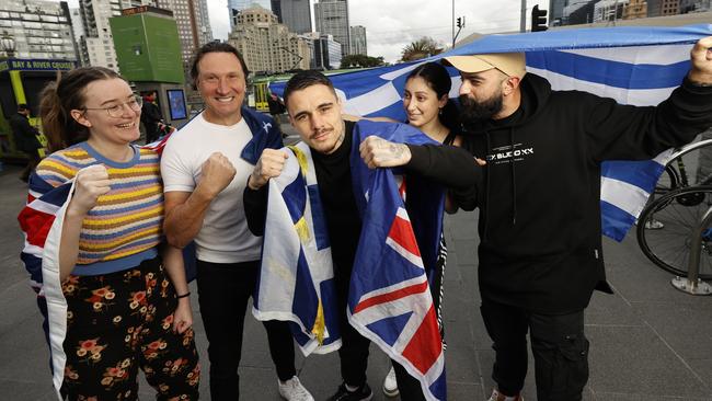 Boxer George Kambosos Junior with Melbourne fans Megan, Bill, Louisa and Aristidis. Picture: Alex Coppel.