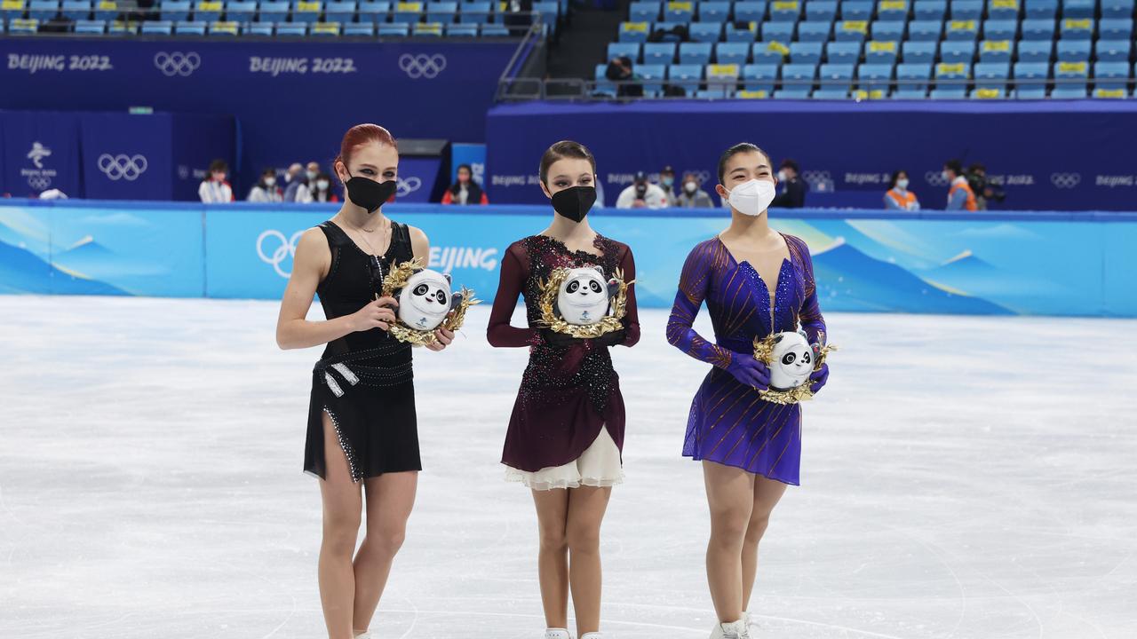 Gold medallist Anna Shcherbakova of Team ROC (centre), silver medallist Alexandra Trusova of Team ROC (left) and bronze medallist Kaori Sakamoto of Japan. (Photo by Matthew Stockman/Getty Images)