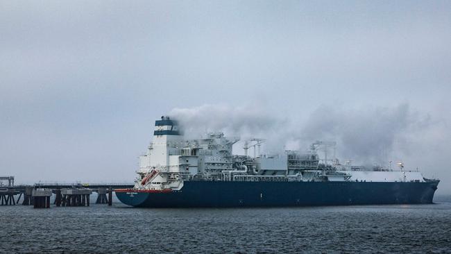 The Floating Storage and Regasification Unit (FSRU) ship 'Hoegh Esperanza' is docked during the opening ceremony of the Uniper Liquefied Natural Gas (LNG) terminal at the Jade Bight in Wilhelmshave. (Photo by Axel Heimken / AFP)