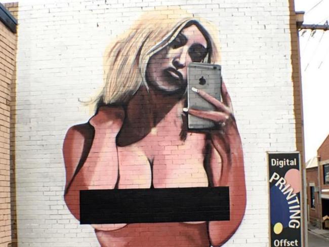 Giant Kim Kardashian mural in Melbourne. Picture: lushsux/Instagram