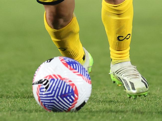 GOSFORD, AUSTRALIA - MAY 25: Joshua Nisbet of the Central Coast Mariners in action with the ball during the A-League Men Grand Final match between Central Coast Mariners and Melbourne Victory at Industree Group Stadium, on May 25, 2024, in Gosford, Australia. (Photo by Scott Gardiner/Getty Images)