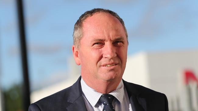 Barnaby Joyce walks into the Royal Hotel Armidale while on hols .pic John Grainger