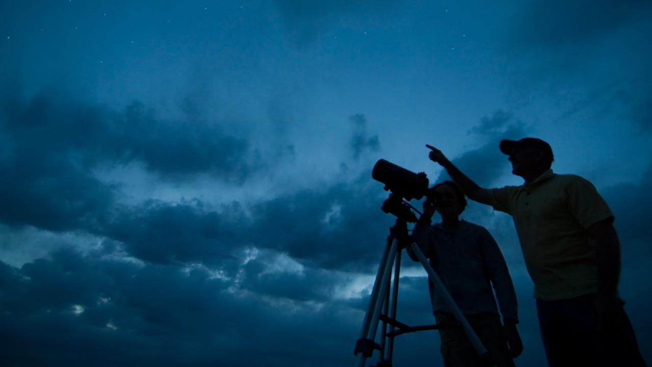 Un raro evento lunare testimonia per la prima volta dal 2009 un doppio fenomeno astronomico