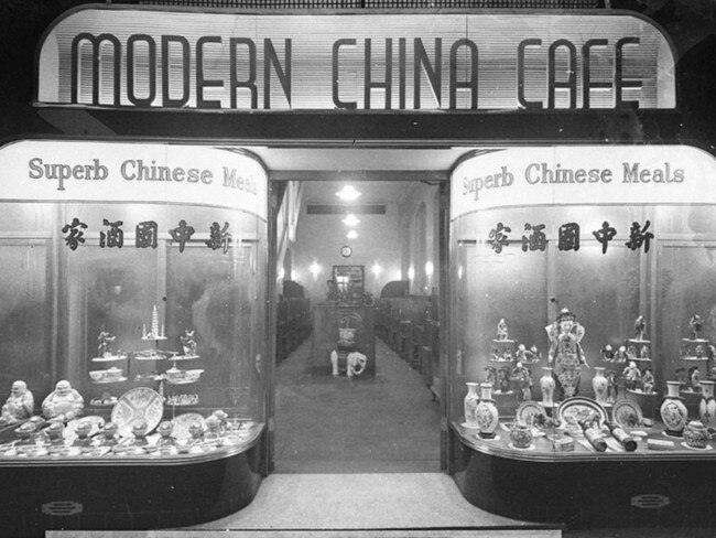 The Modern China Cafe, at 651 George Street in Chinatown area of Sydney, photographed by Sam Hood in 1949.