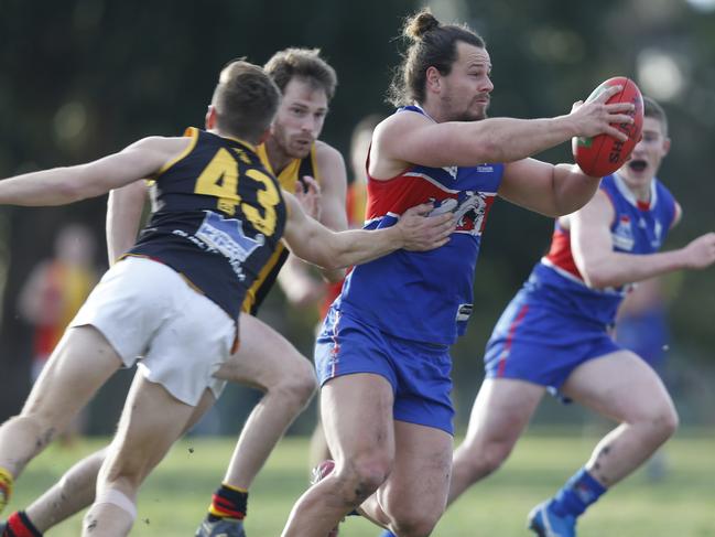 Matthew Kreymborg takes possession for the Doggies. Picture: Valeriu Campan