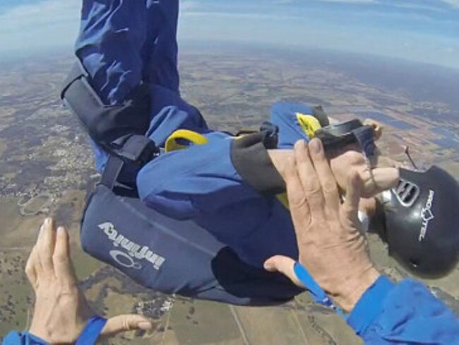 Video Of Australian Skydiver Who Has Seizure At 9000ft And Saved News