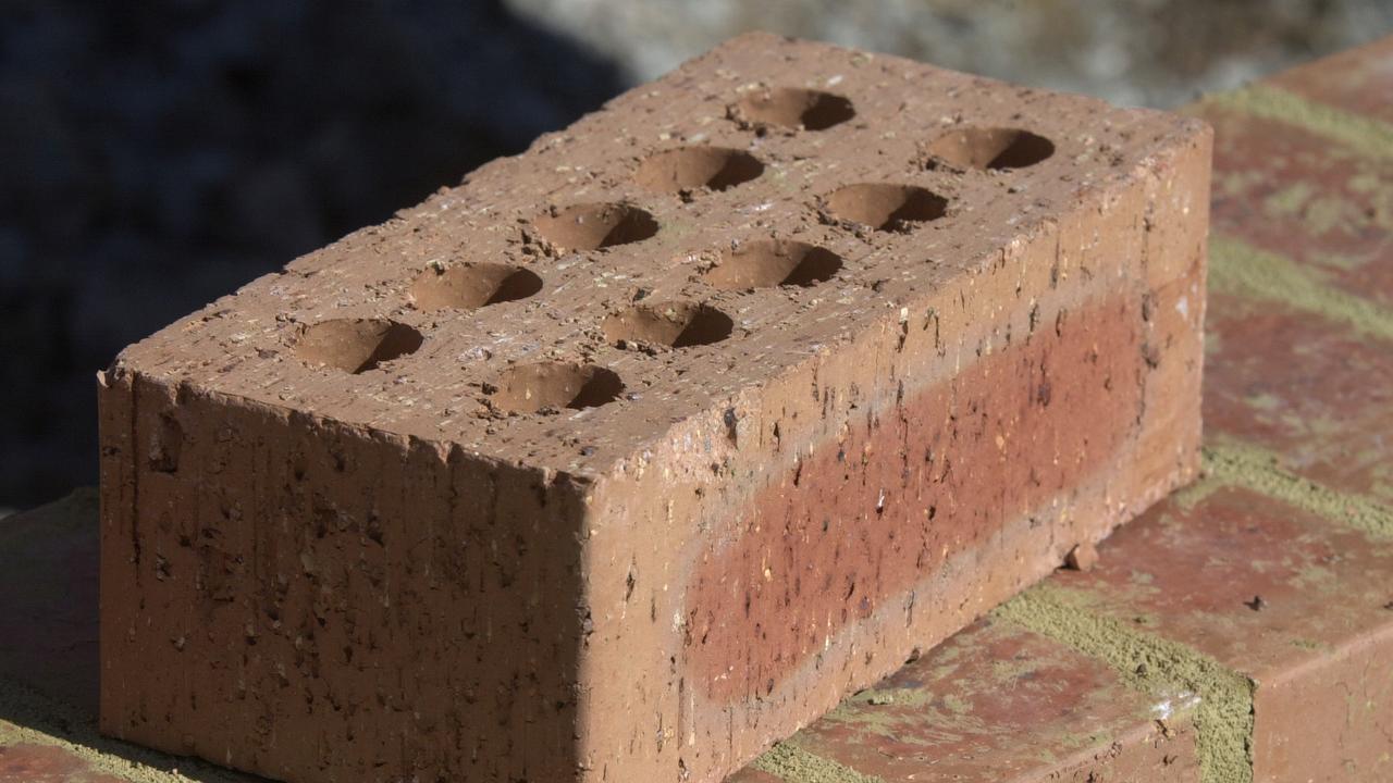 A Biloela court has heard a domestic violence case where a woman threw a brick through a car windscreen. Generic image.