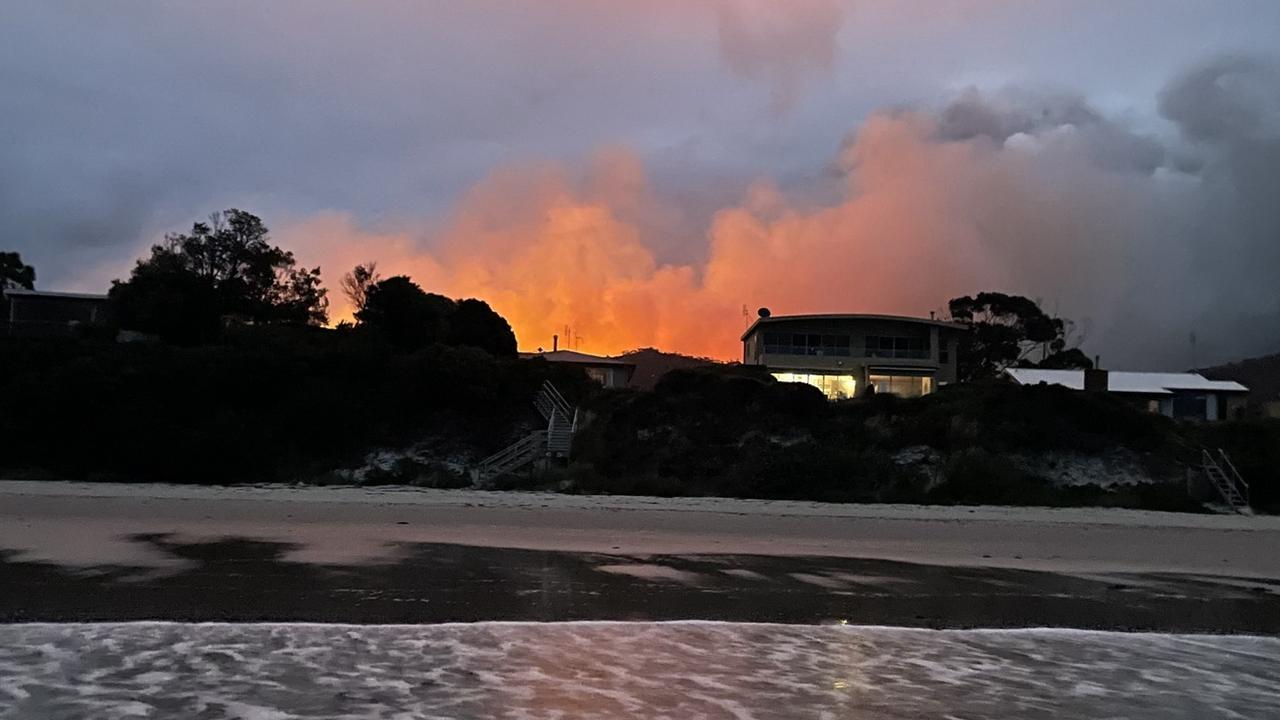 Bushfire burns at Sisters Beach. Picture: Jaylen Duniam.
