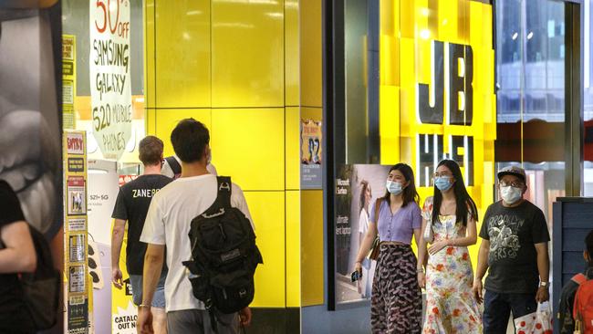 Crowds of people shopping in Melbourne’s CBD. Picture: David Geraghty/NCA NewsWire