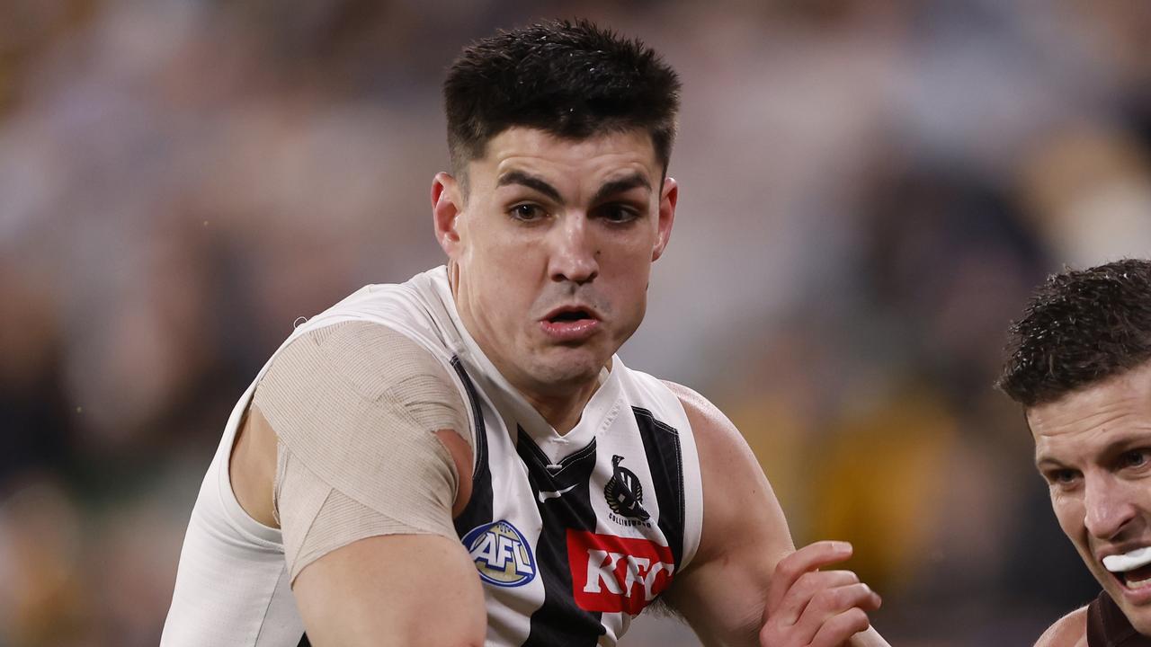 MELBOURNE, AUSTRALIA - JULY 20: Brayden Maynard of the Magpies competes with Luke Breust of the Hawks during the round 19 AFL match between Hawthorn Hawks and Collingwood Magpies at Melbourne Cricket Ground, on July 20, 2024, in Melbourne, Australia. (Photo by Darrian Traynor/Getty Images)